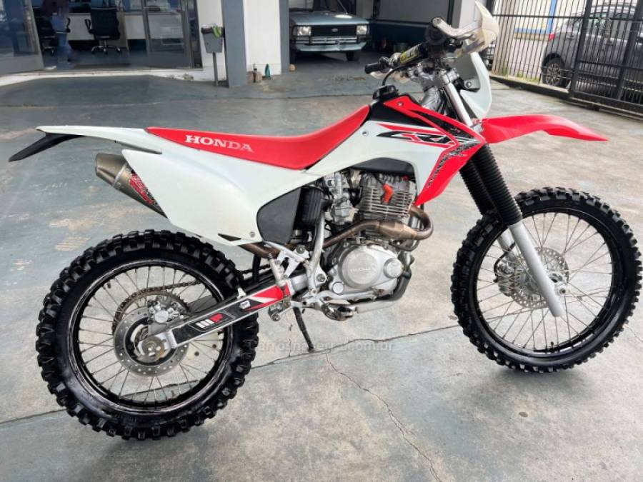 HONDA - CRF 230F - 2016/2016 - Vermelha - R$ 16.000,00