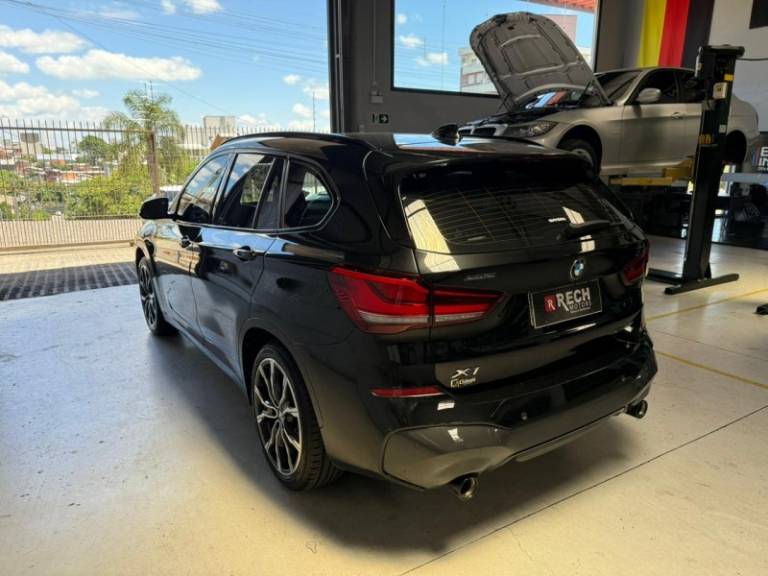 BMW - X1 - 2020/2021 - Preta - R$ 214.990,00