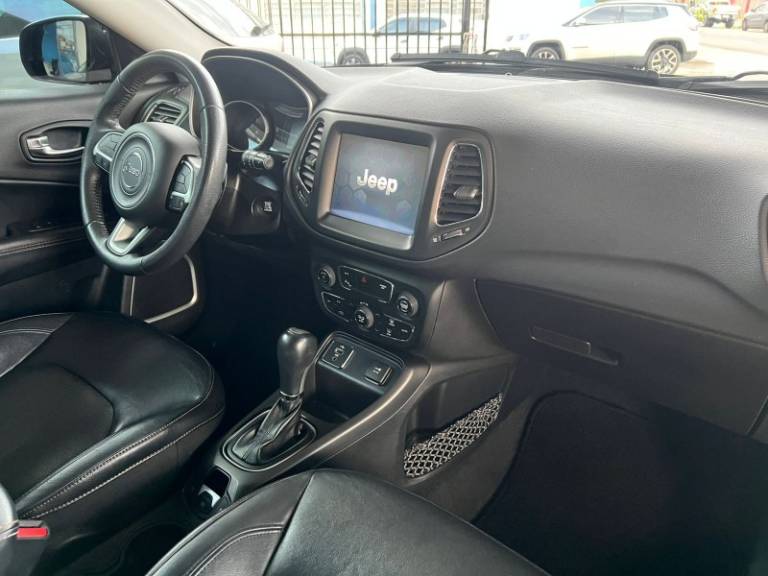 JEEP - COMPASS - 2017/2018 - Preta - R$ 86.900,00