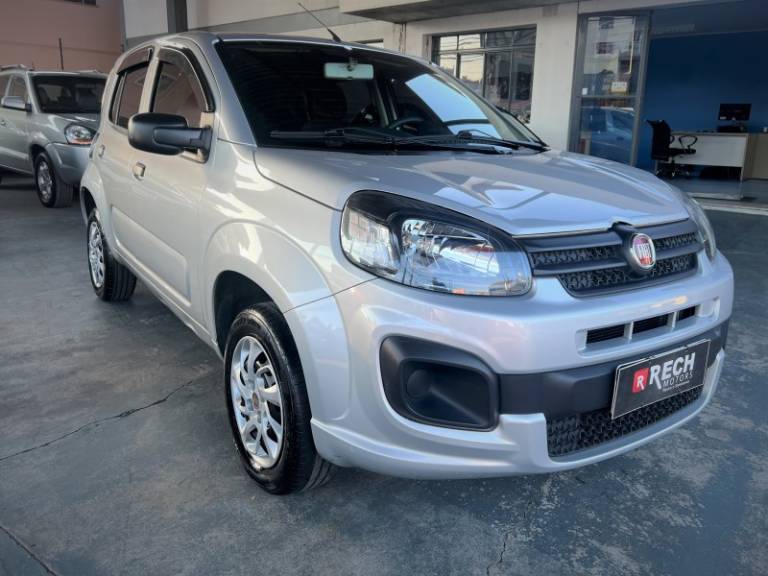 FIAT - UNO - 2021/2021 - Prata - R$ 49.600,00