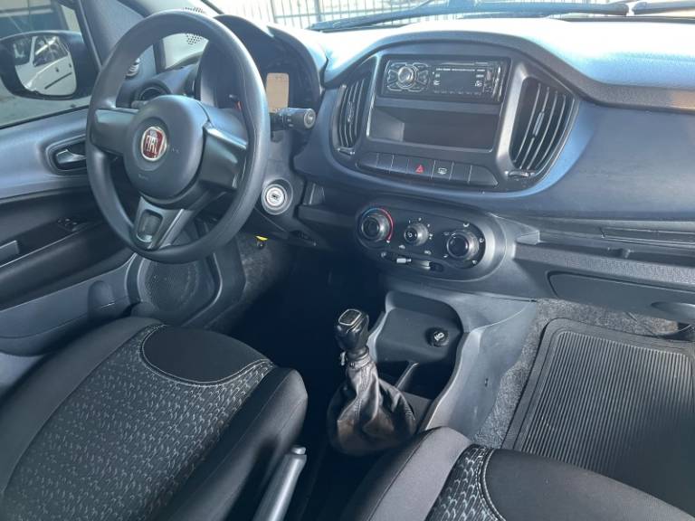 FIAT - UNO - 2021/2021 - Prata - R$ 49.600,00