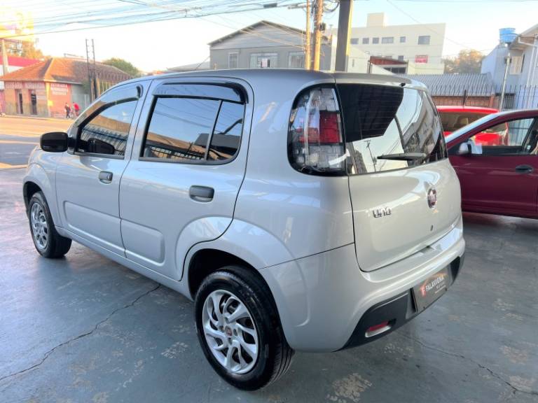 FIAT - UNO - 2021/2021 - Prata - R$ 49.600,00