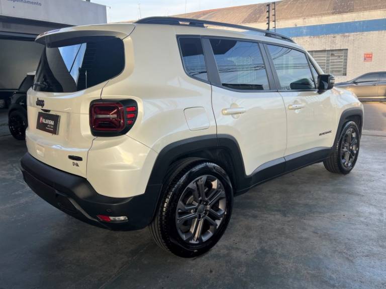 JEEP - RENEGADE - 2024/2024 - Branca - R$ 125.000,00