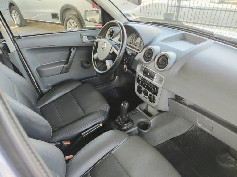 VOLKSWAGEN - SAVEIRO - 2007/2008 - Prata - R$ 45.990,00