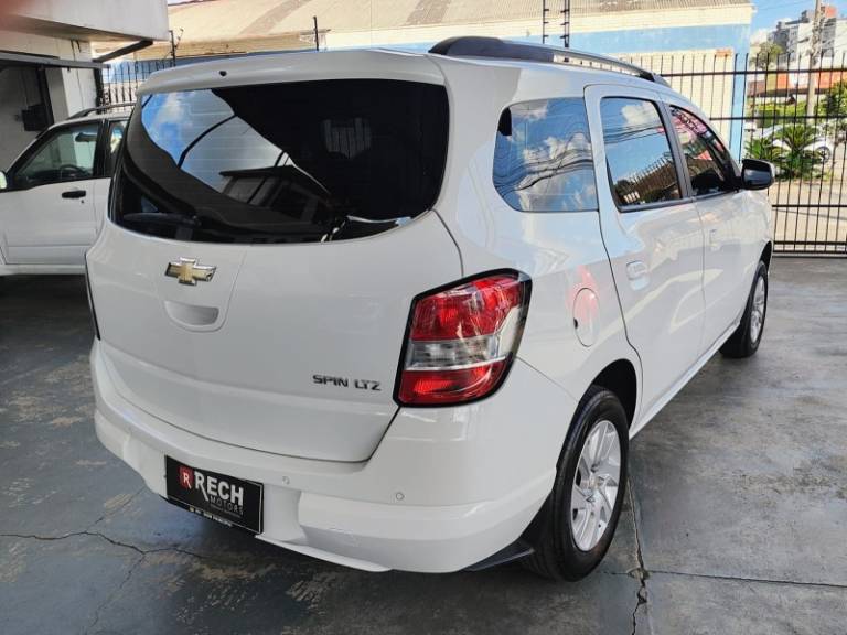CHEVROLET - SPIN - 2015/2016 - Branca - R$ 62.900,00