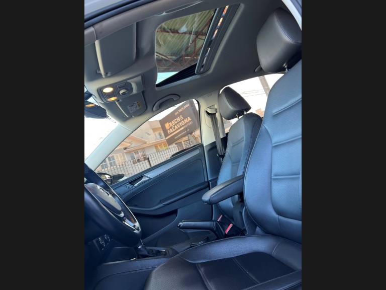 VOLKSWAGEN - JETTA - 2016/2017 - Branca - R$ 84.900,00