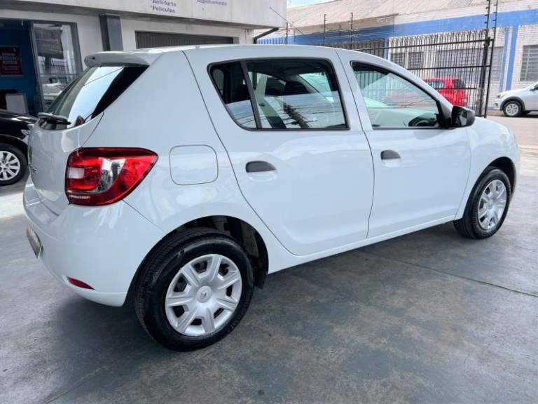 RENAULT - SANDERO - 2016/2017 - Branca - R$ 41.900,00