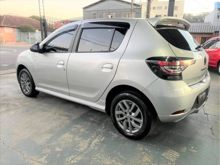 RENAULT - SANDERO - 2021/2022 - Prata - R$ 61.900,00