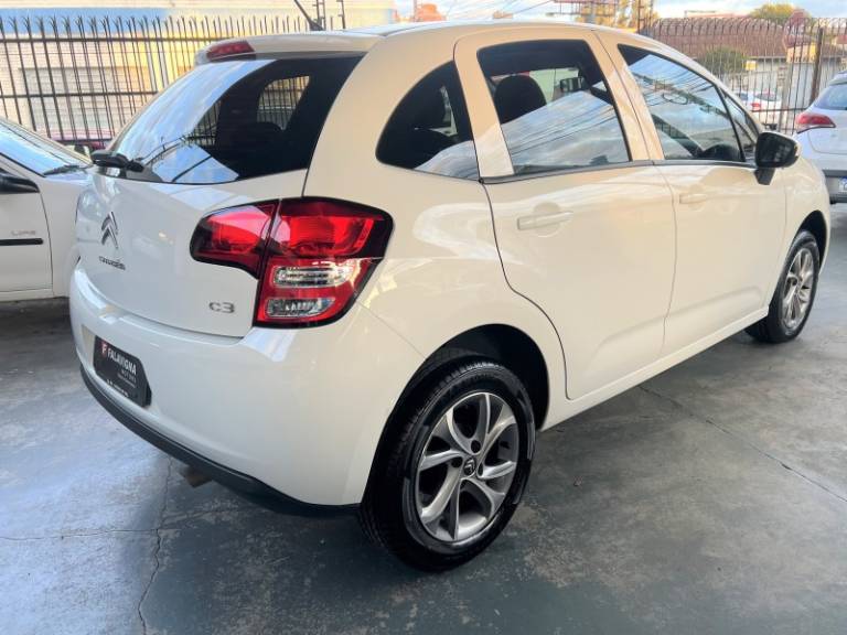 CITROËN - C3 - 2016/2017 - Branca - R$ 46.000,00