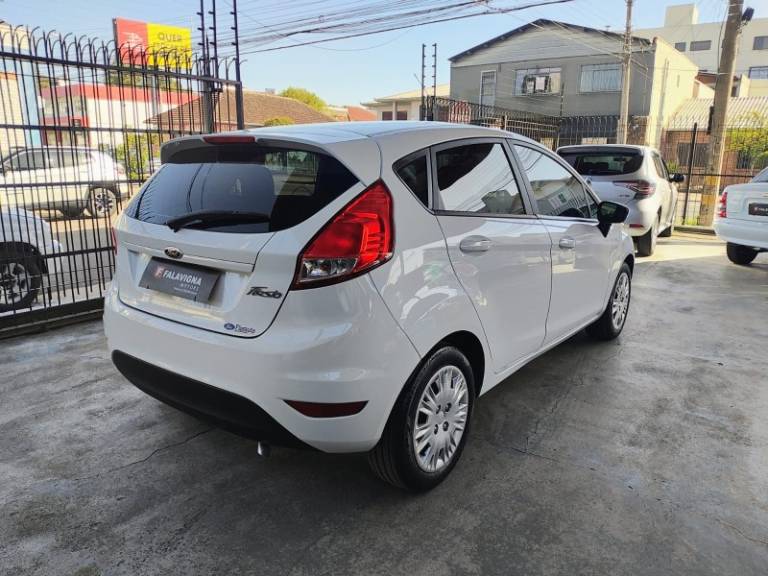 FORD - FIESTA - 2015/2015 - Branca - R$ 44.990,00