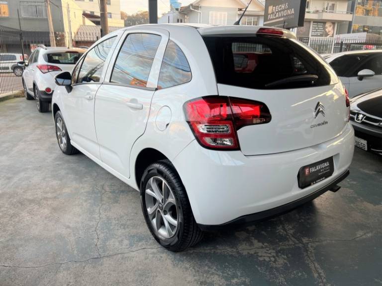 CITROËN - C3 - 2016/2017 - Branca - R$ 46.000,00