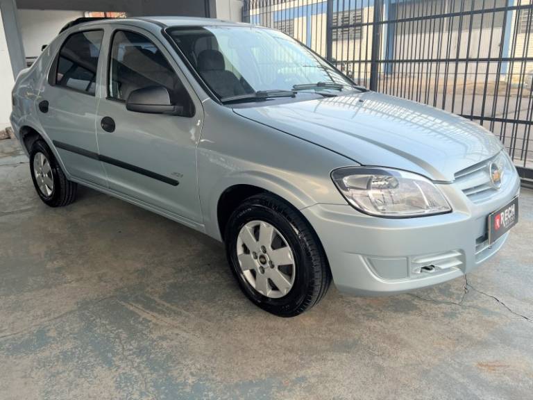 CHEVROLET - PRISMA - 2007/2008 - Prata - R$ 27.500,00