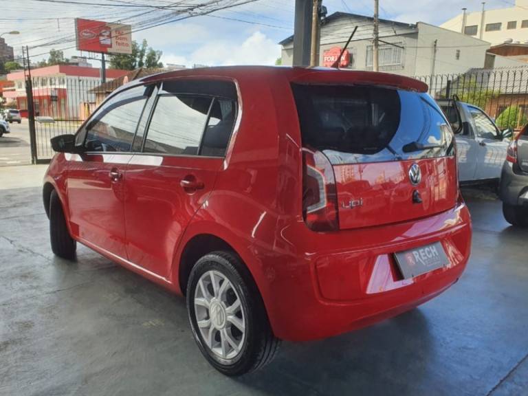 VOLKSWAGEN - UP - 2015/2016 - Vermelha - R$ 44.900,00