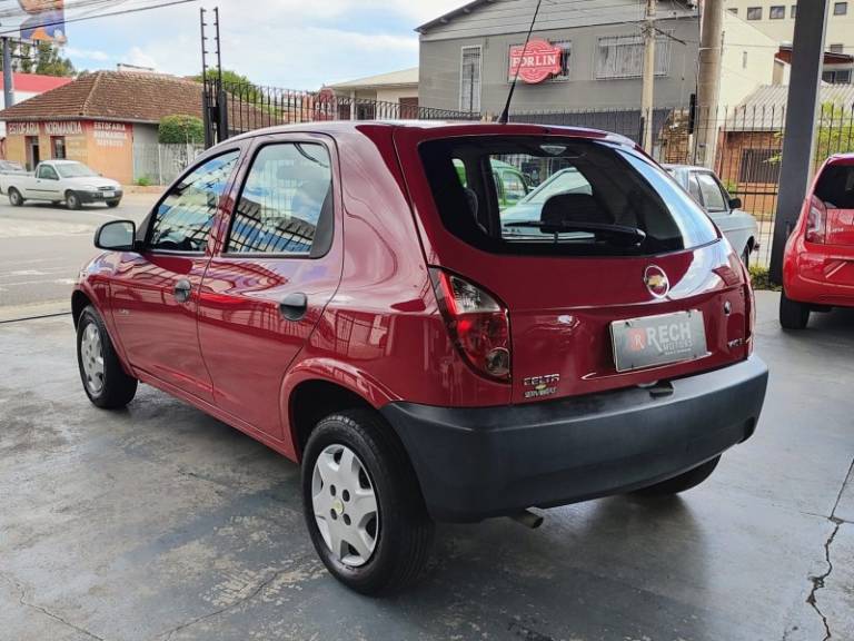 CHEVROLET - CELTA - 2009/2010 - Vermelha - R$ 21.900,00