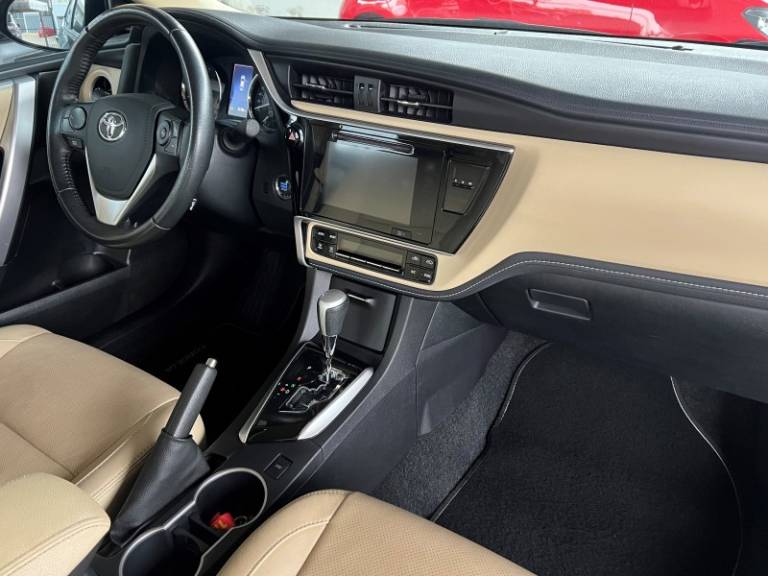 TOYOTA - COROLLA - 2017/2018 - Cinza - R$ 116.900,00