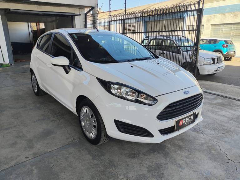 FORD - FIESTA - 2015/2015 - Branca - R$ 44.990,00