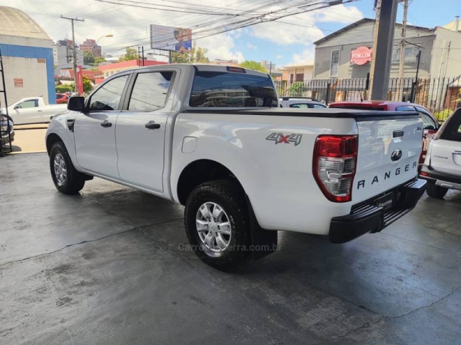 FORD - RANGER - 2015/2015 - Branca - R$ 92.500,00