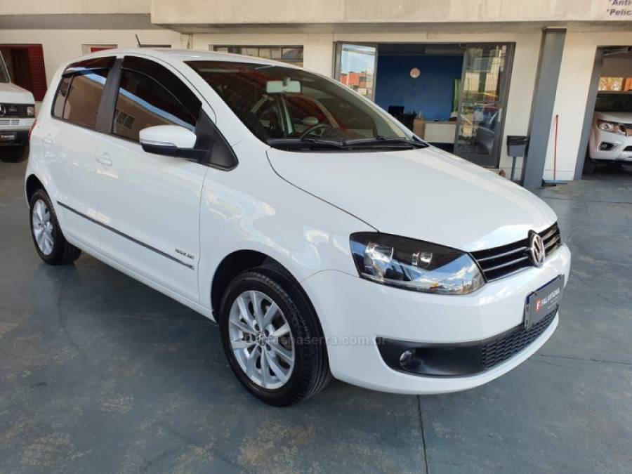 VOLKSWAGEN - FOX - 2013/2014 - Branca - R$ 40.900,00