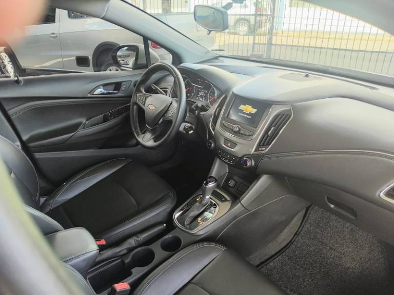 CHEVROLET - CRUZE - 2019/2010 - Prata - R$ 89.990,00