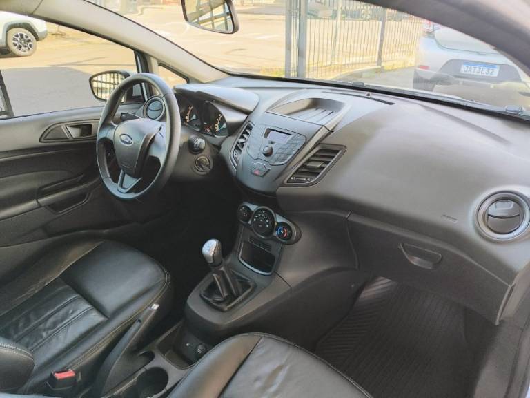 FORD - FIESTA - 2015/2015 - Branca - R$ 44.990,00