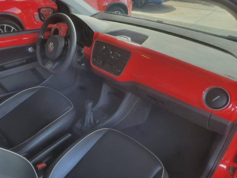 VOLKSWAGEN - UP - 2015/2016 - Vermelha - R$ 44.900,00