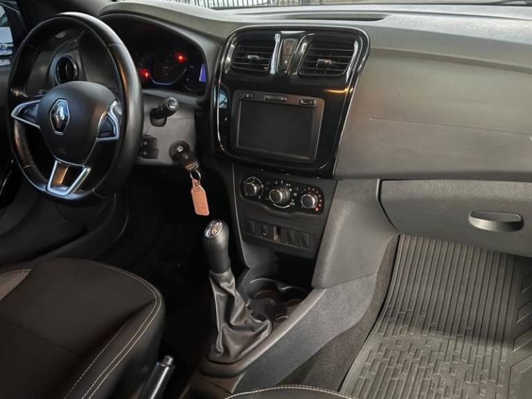 RENAULT - SANDERO - 2021/2022 - Prata - R$ 61.900,00