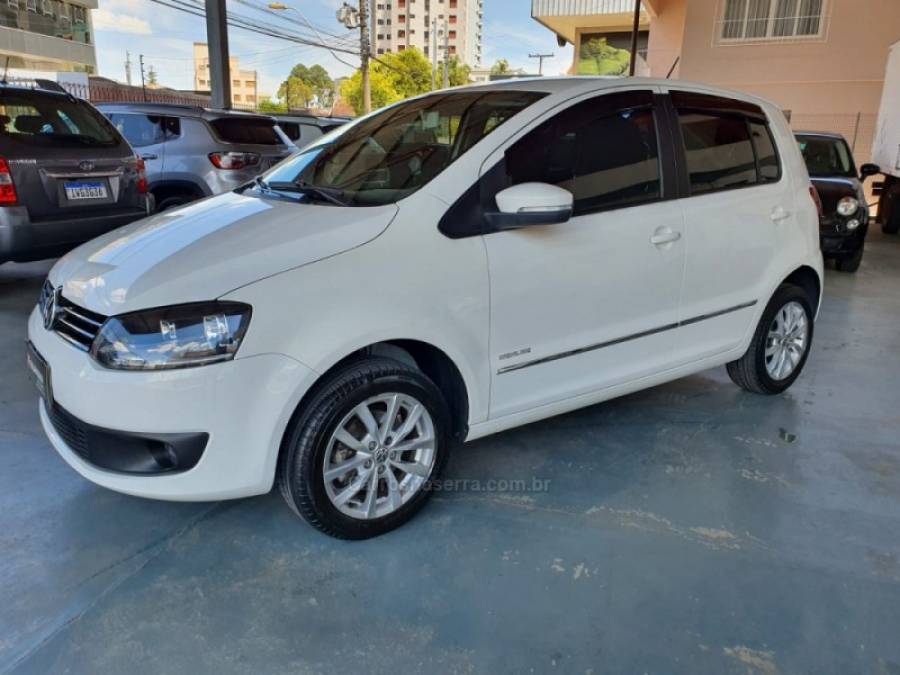 VOLKSWAGEN - FOX - 2013/2014 - Branca - R$ 40.900,00