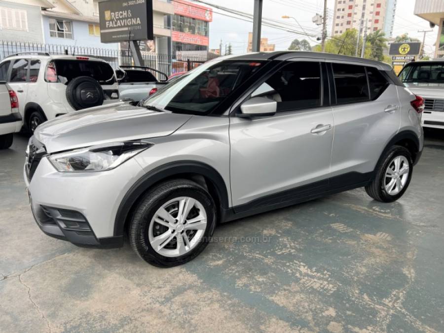 NISSAN - KICKS - 2020/2021 - Prata - R$ 89.900,00