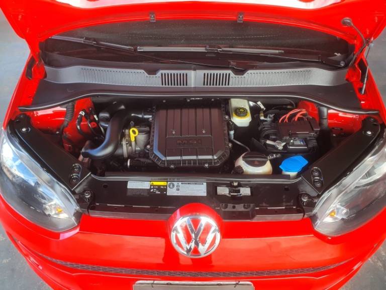 VOLKSWAGEN - UP - 2015/2016 - Vermelha - R$ 44.900,00