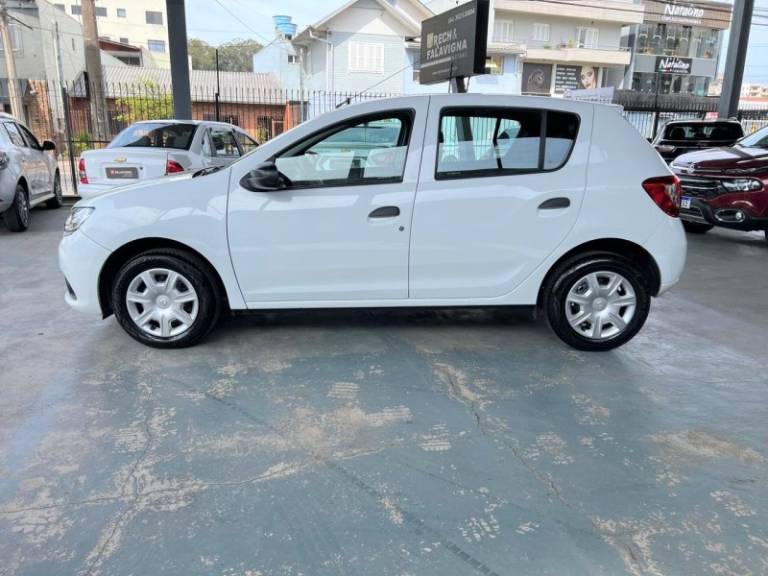 RENAULT - SANDERO - 2016/2017 - Branca - R$ 41.900,00