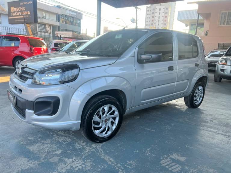 FIAT - UNO - 2021/2021 - Prata - R$ 49.600,00