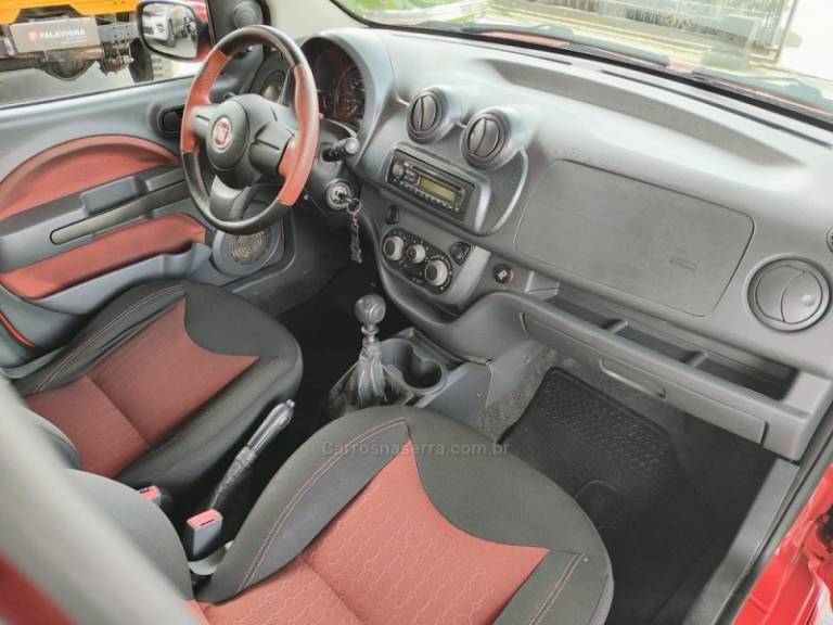 FIAT - UNO - 2012/2013 - Vermelha - R$ 37.900,00