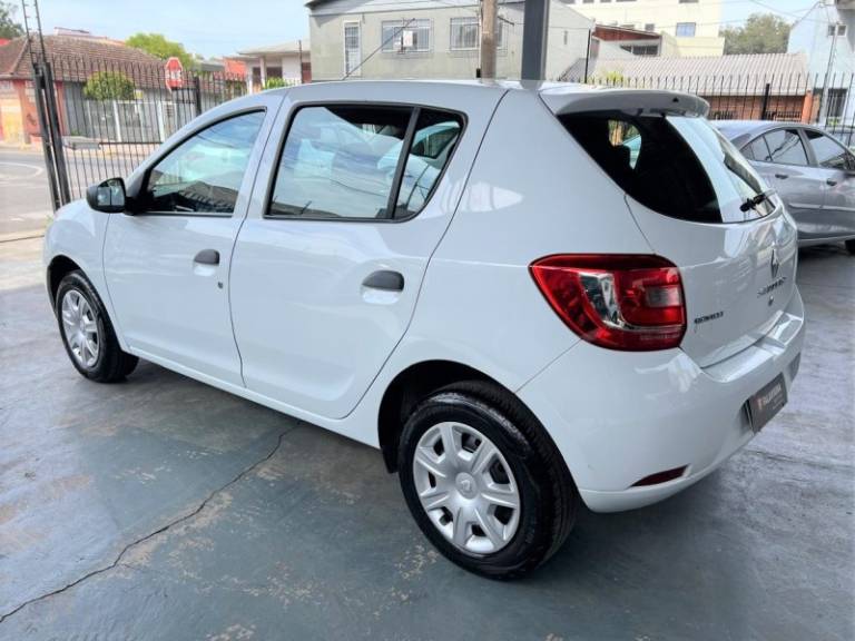 RENAULT - SANDERO - 2016/2017 - Branca - R$ 41.900,00