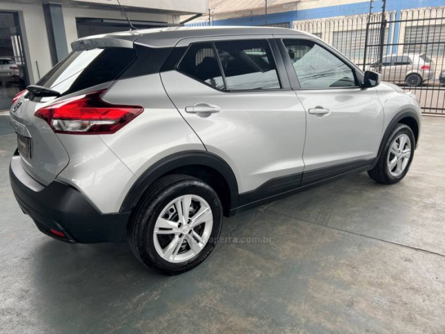 NISSAN - KICKS - 2020/2021 - Prata - R$ 89.900,00