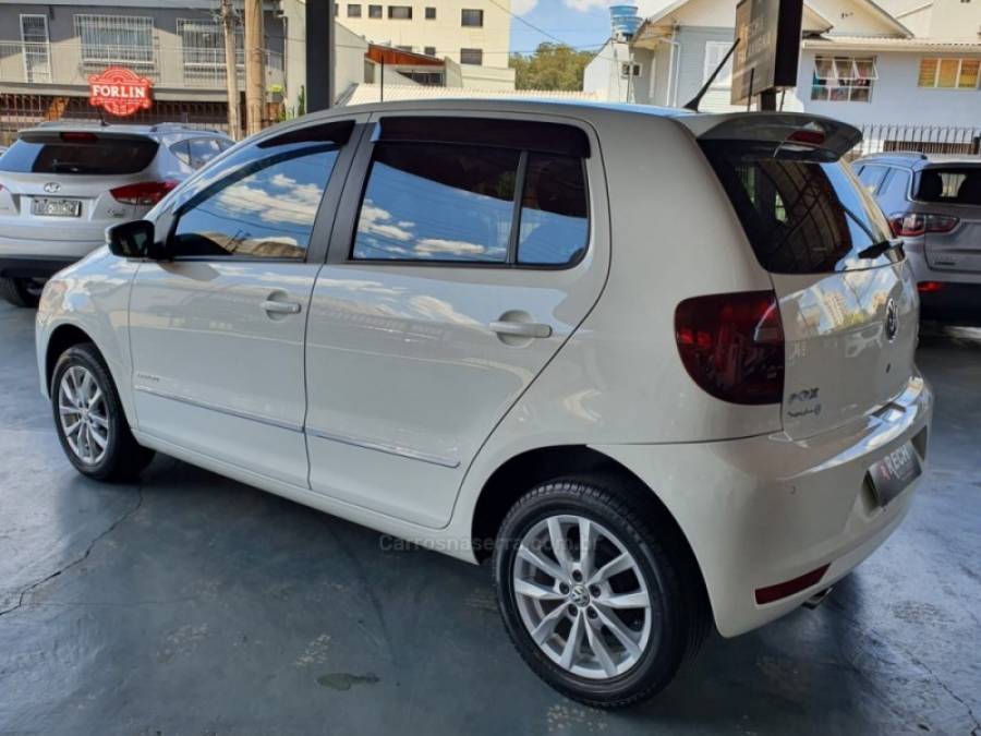 VOLKSWAGEN - FOX - 2013/2014 - Branca - R$ 40.900,00