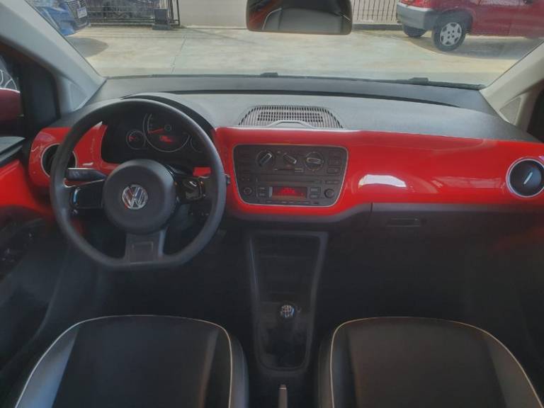 VOLKSWAGEN - UP - 2015/2016 - Vermelha - R$ 44.900,00