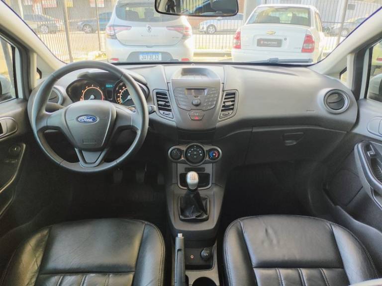 FORD - FIESTA - 2015/2015 - Branca - R$ 44.990,00