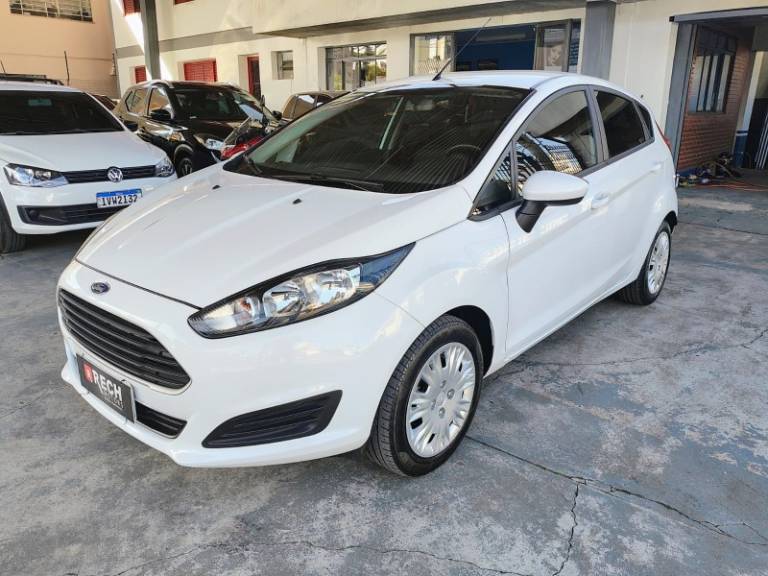 FORD - FIESTA - 2015/2015 - Branca - R$ 44.990,00