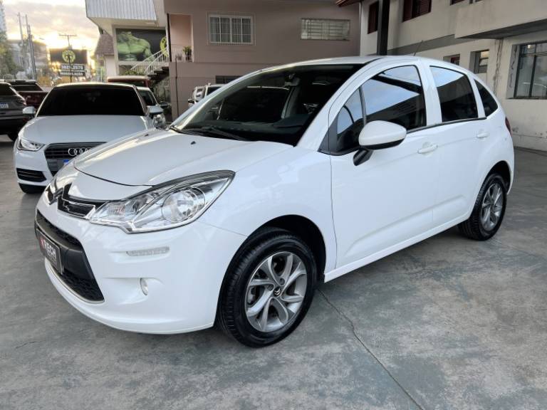 CITROËN - C3 - 2016/2017 - Branca - R$ 46.000,00