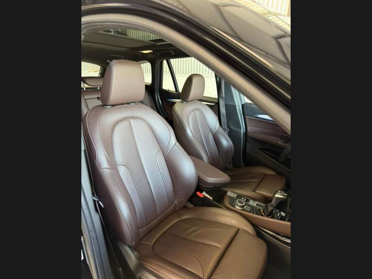BMW - X1 - 2020/2021 - Preta - R$ 214.990,00