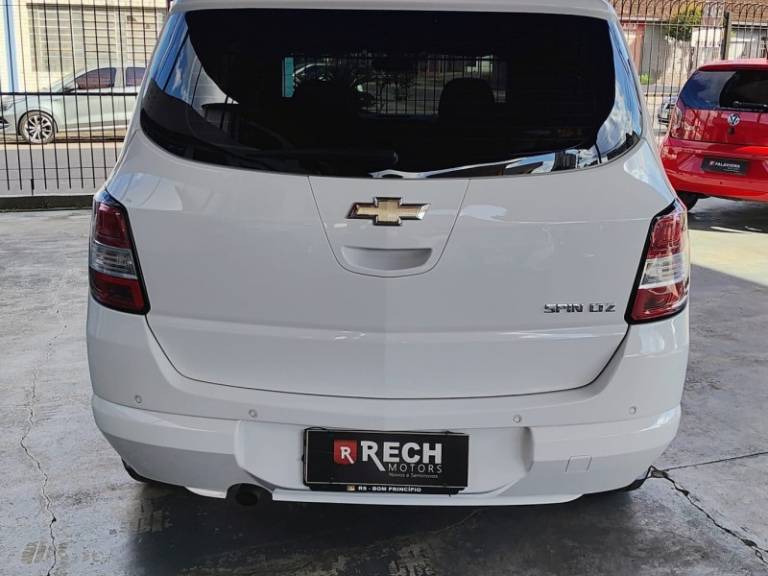 CHEVROLET - SPIN - 2015/2016 - Branca - R$ 62.900,00