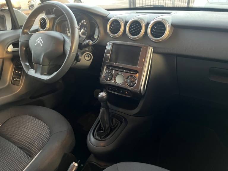 CITROËN - C3 - 2016/2017 - Branca - R$ 46.000,00