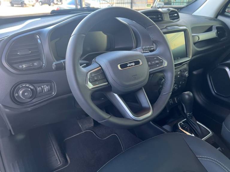 JEEP - RENEGADE - 2024/2024 - Branca - R$ 125.000,00