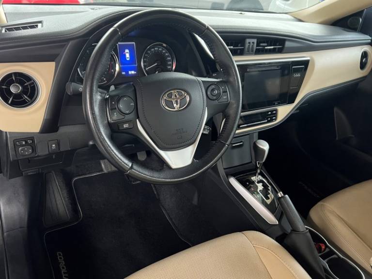 TOYOTA - COROLLA - 2017/2018 - Cinza - R$ 116.900,00